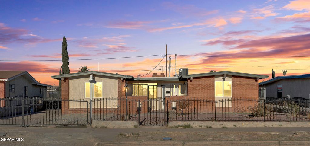 Photo of 7125 BANANA TREE Lane, El Paso, TX 79915 (MLS # 936666)