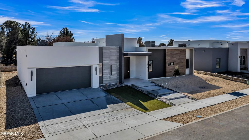 Photo of 5656 RIO BONITO Circle, El Paso, TX 79932 (MLS # 936633)