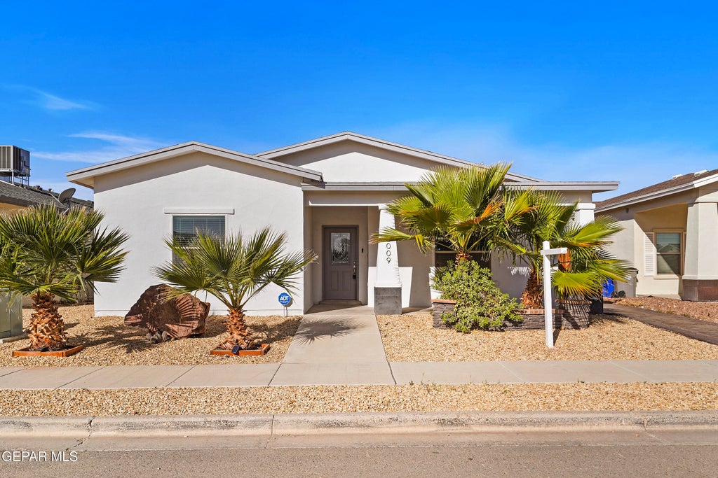 Photo of 2009 WILLIAM CAPLES Street, El Paso, TX 79938 (MLS # 947273)