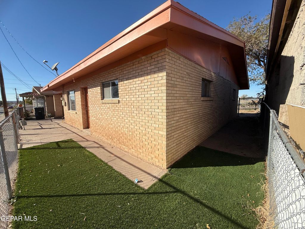 Photo of 518 E Washington Street, Anthony, TX 79821 (MLS # 934214)