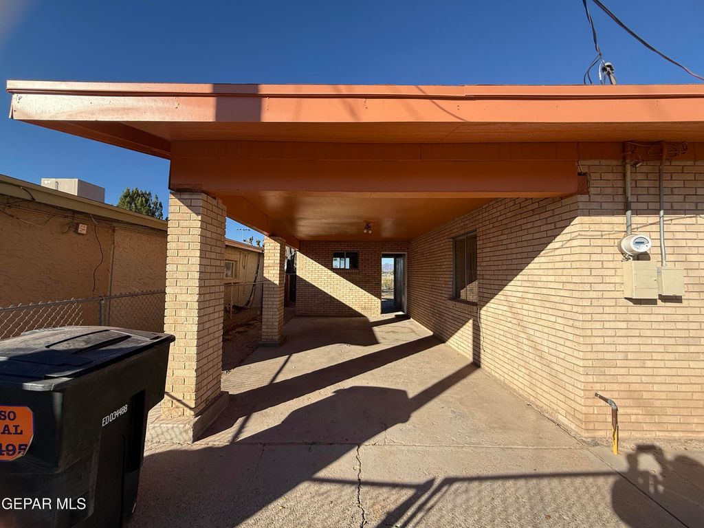 Photo of 518 E Washington Street, Anthony, TX 79821 (MLS # 934214)