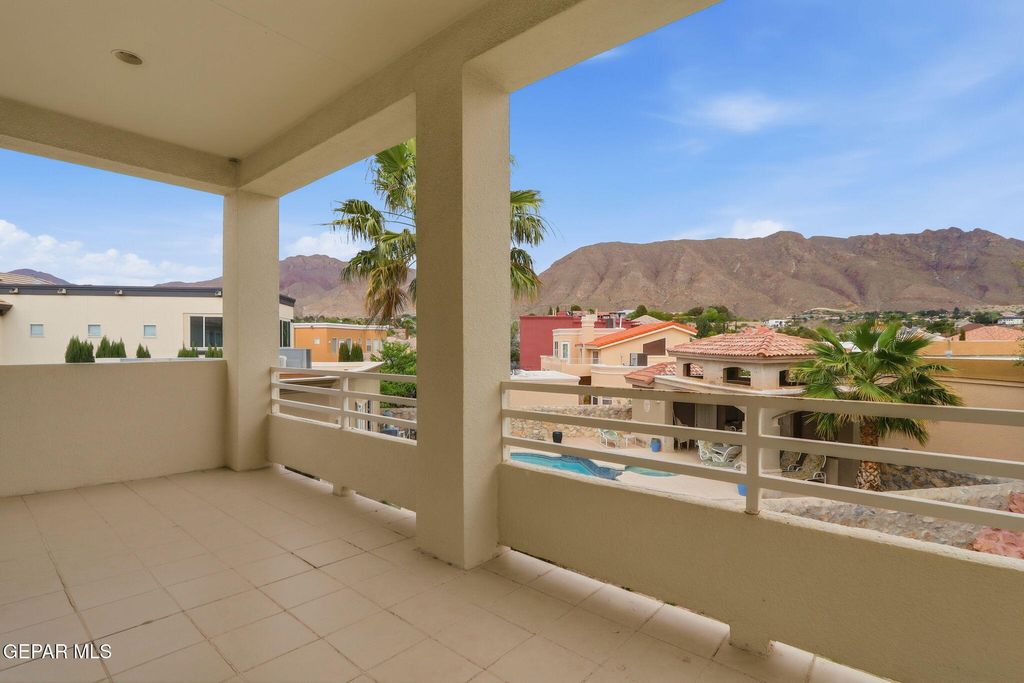 Photo of 5806 DIAMOND POINT Circle, El Paso, TX 79912 (MLS # 943476)