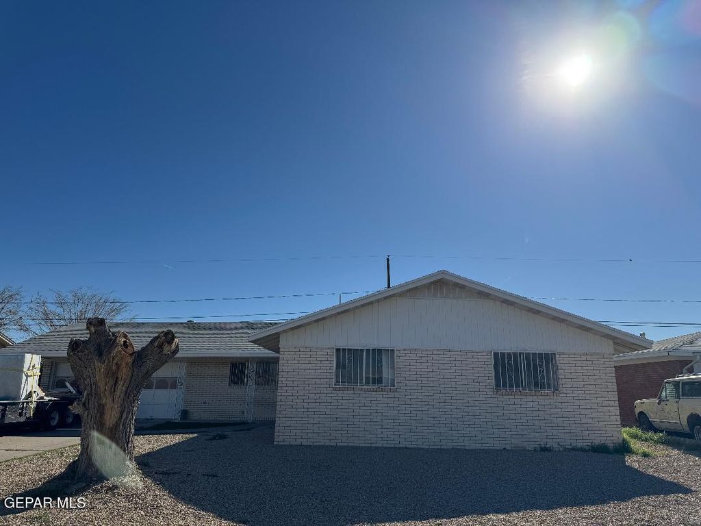 Photo of 3220 WEDGEWOOD Drive, El Paso, TX 79925 (MLS # 941170)