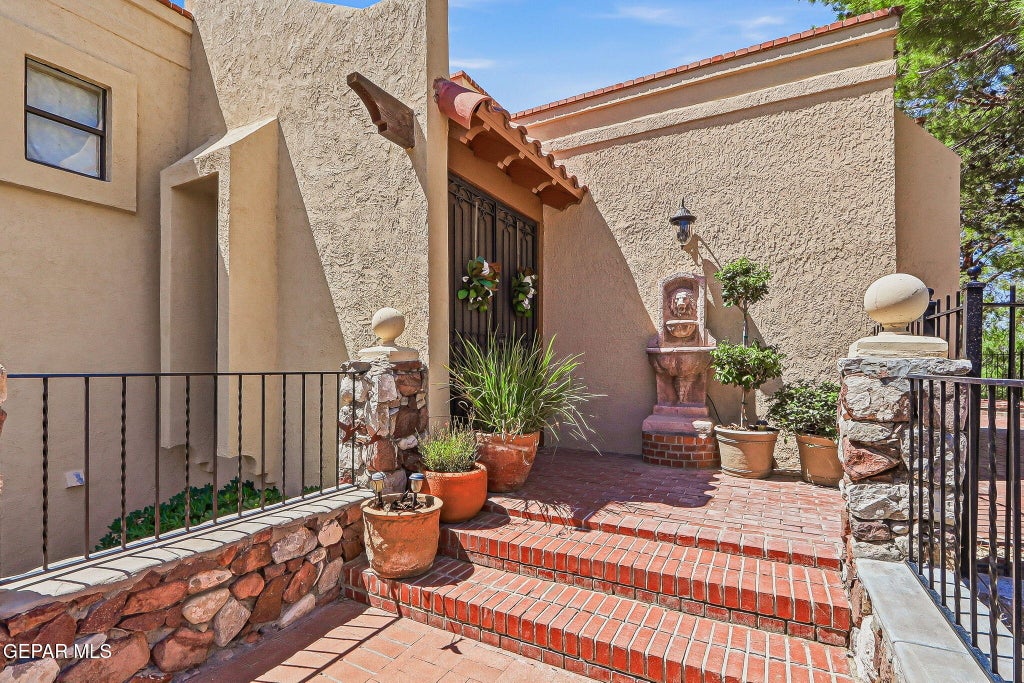 Photo of 6006 Balcones Court #19, El Paso, TX 79912 (MLS # 950333)