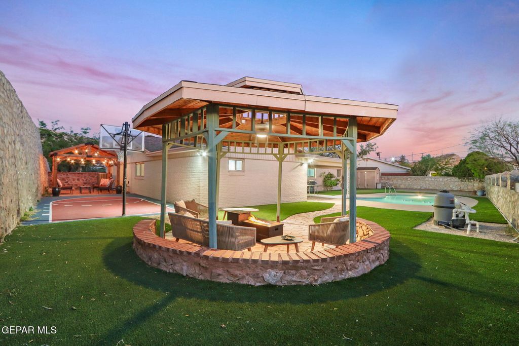 Photo of 4000 BANCROFT Drive, El Paso, TX 79902 (MLS # 940871)