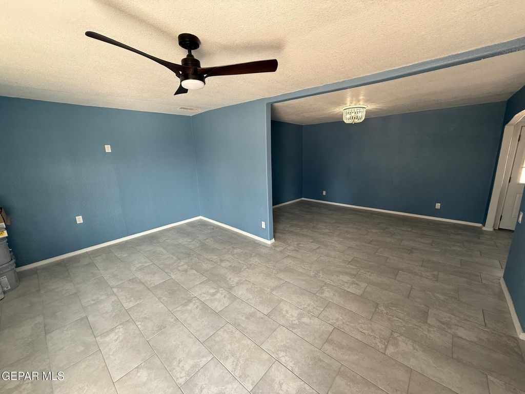 Photo of 11711 FLOR DEL RIO Street, Socorro, TX 79927 (MLS # 934606)
