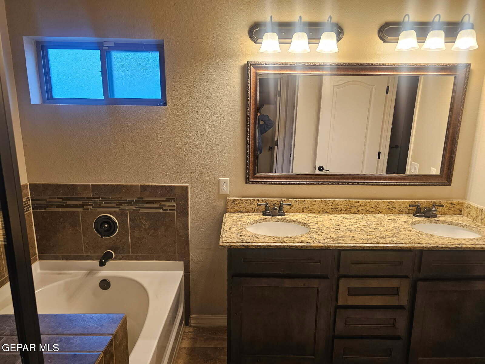 14837 HUNTERS GROVE Avenue