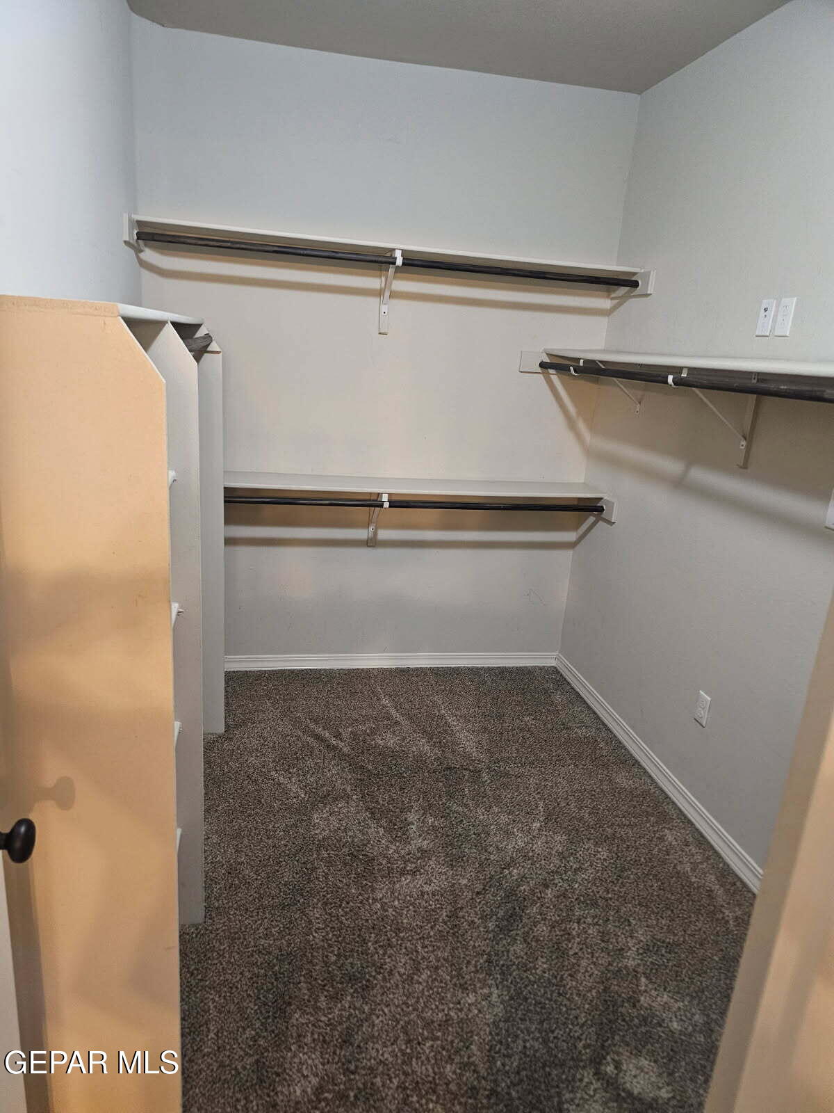 14837 HUNTERS GROVE Avenue