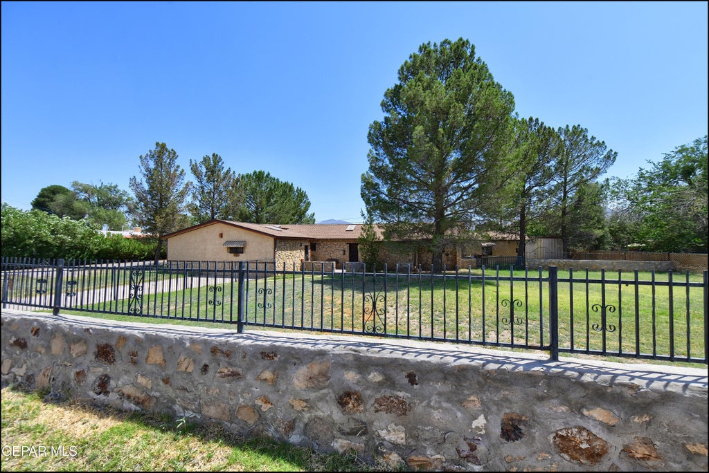 Photo of 4204 EMORY Road, El Paso, TX 79922 (MLS # 947510)