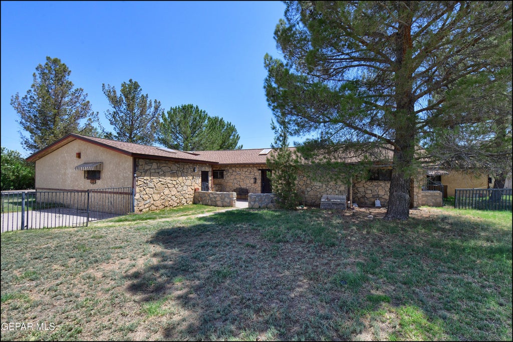 Photo of 4204 EMORY Road, El Paso, TX 79922 (MLS # 947510)