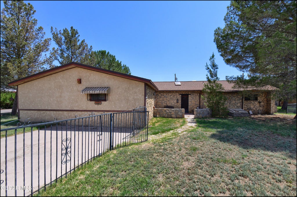 Photo of 4204 EMORY Road, El Paso, TX 79922 (MLS # 947510)