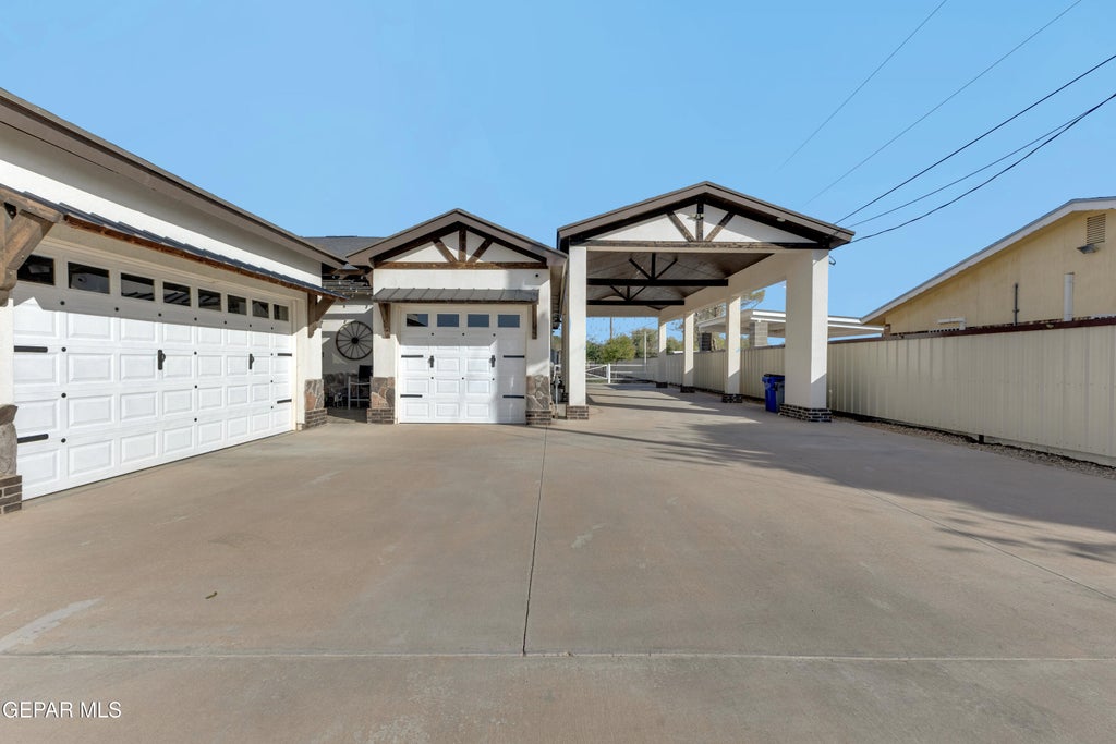 Photo of 800 Parker Road, Socorro, TX 79927 (MLS # 951505)