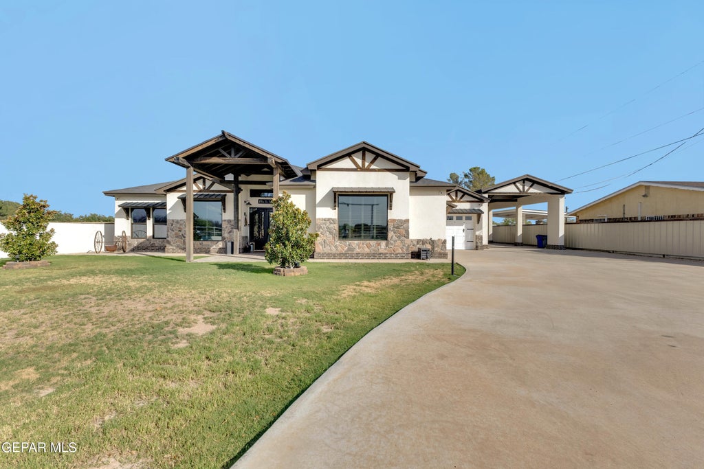 Photo of 800 Parker Road, Socorro, TX 79927 (MLS # 951505)