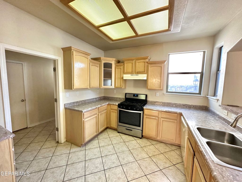 Photo of 3100 TIERRA NORA Drive, El Paso, TX 79938 (MLS # 939808)