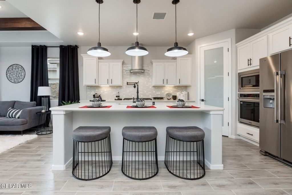 Photo of 14037 Paseo Central Avenue, Horizon City, TX 79928 (MLS # 940643)