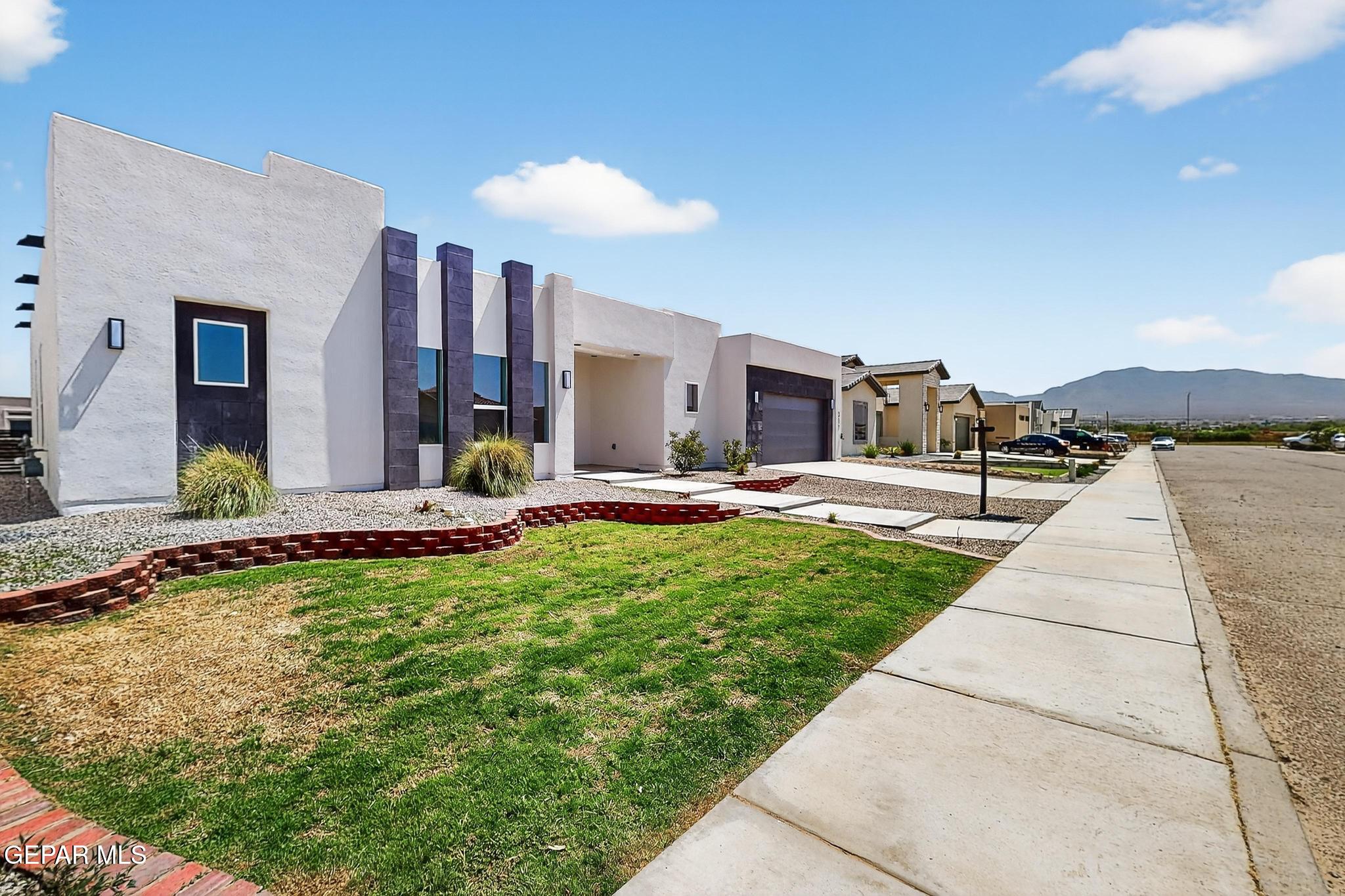 317 RIO DE JAZMIN Circle