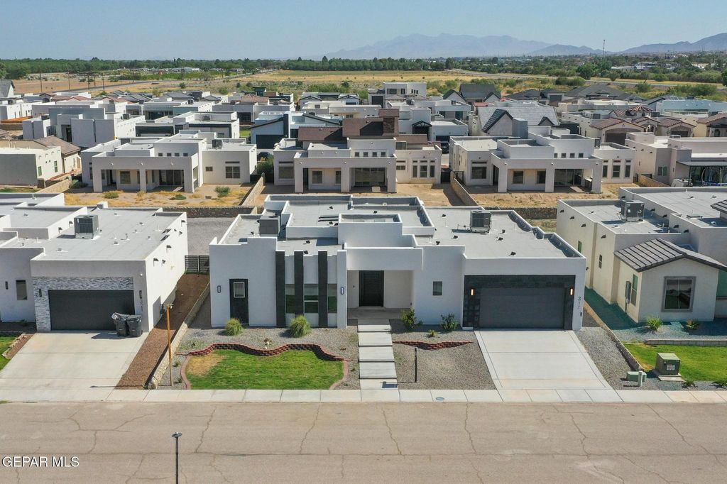 Photo of 317 RIO DE JAZMIN Circle, El Paso, TX 79932 (MLS # 938217)