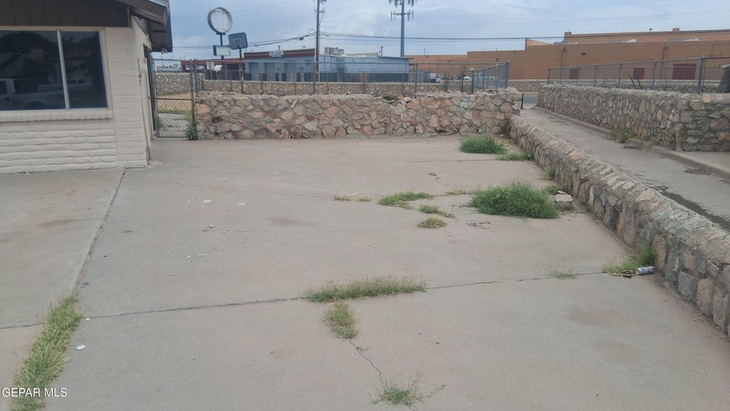 Photo of 10541 EAGLESTONE Way, El Paso, TX 79925 (MLS # 946222)