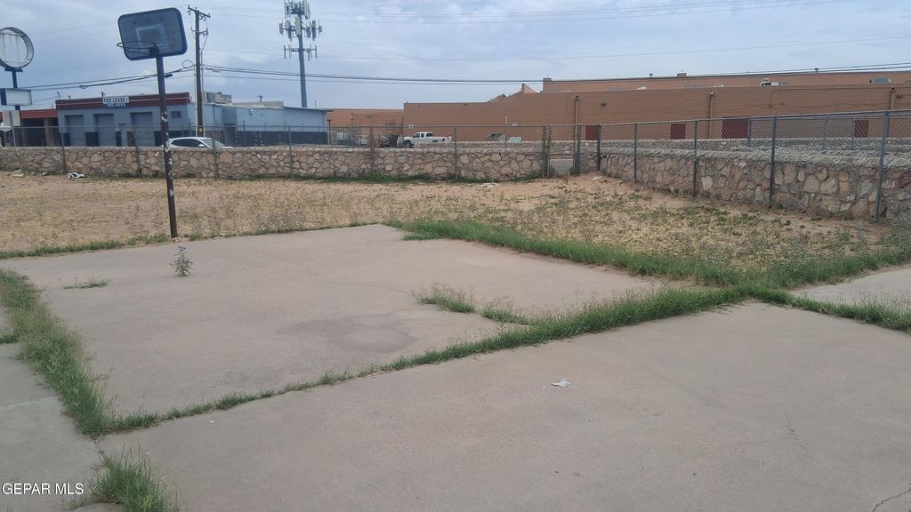 Photo of 10541 EAGLESTONE Way, El Paso, TX 79925 (MLS # 946222)