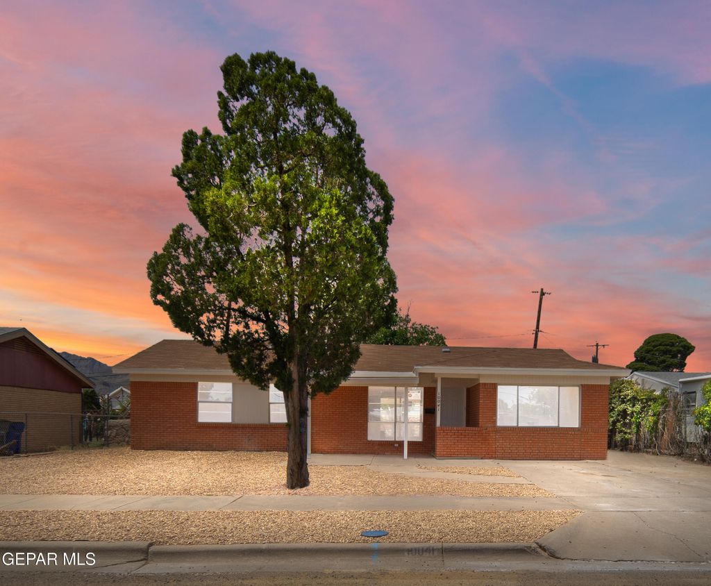 Photo of 10041 NEWCASTLE Drive, El Paso, TX 79924 (MLS # 942834)