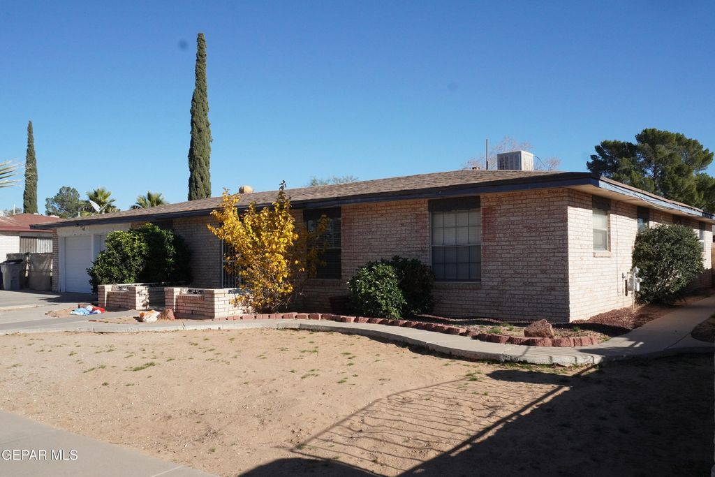 Photo of 3112 Edgerock Drive, El Paso, TX 79935 (MLS # 935461)