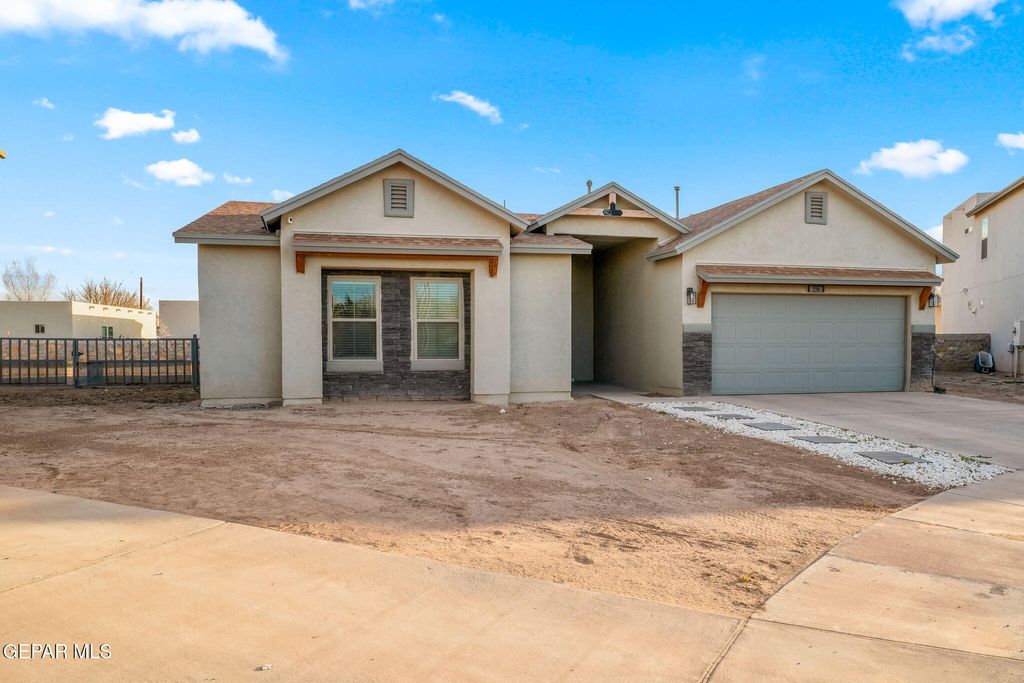 Photo of 356 PLATEAU Drive, Socorro, TX 79927 (MLS # 940268)