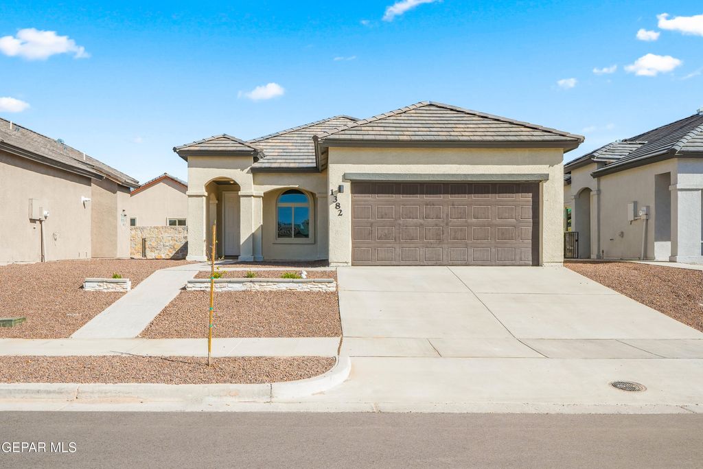 Photo of 13829 Paseo Central Avenue, Horizon City, TX 79928 (MLS # 940861)