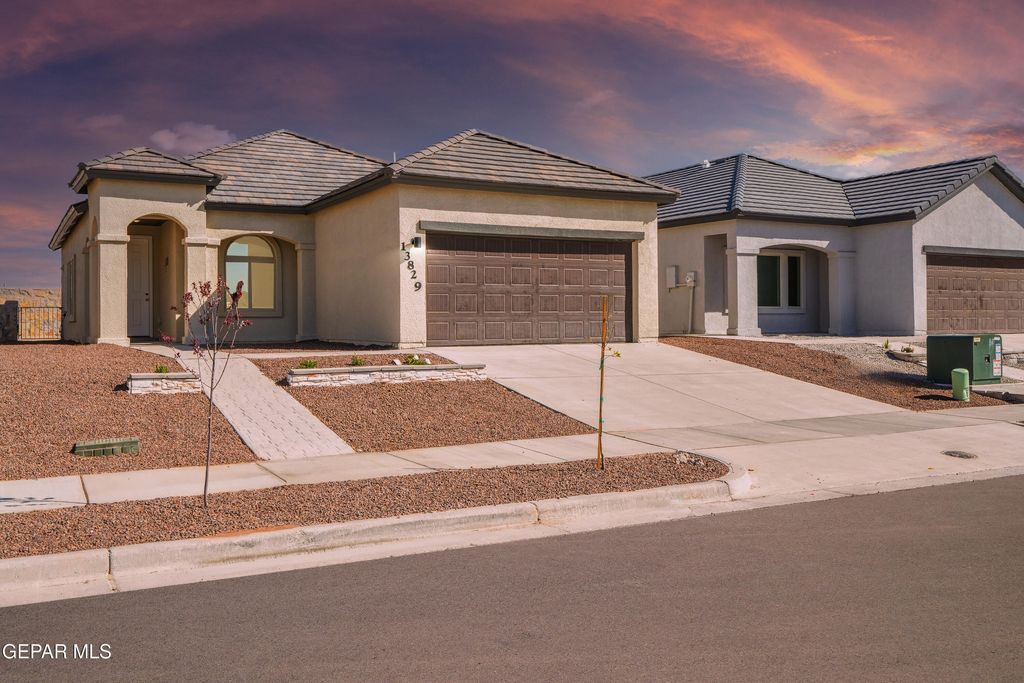 Photo of 13829 Paseo Central Avenue, Horizon City, TX 79928 (MLS # 940861)