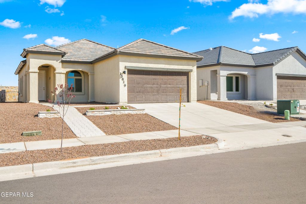 Photo of 13829 Paseo Central Avenue, Horizon City, TX 79928 (MLS # 940861)