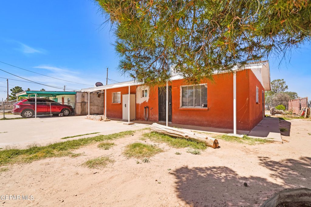 Photo of 880 Delhi Drive, Socorro, TX 79927 (MLS # 943810)