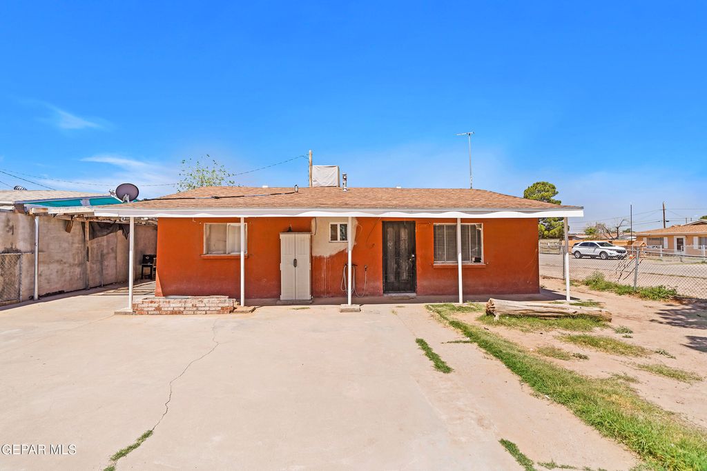 Photo of 880 Delhi Drive, Socorro, TX 79927 (MLS # 943810)