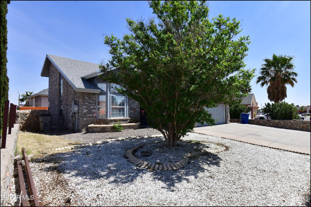 Photo of 11040 GOLDEN POND Drive, El Paso, TX 79934 (MLS # 941266)