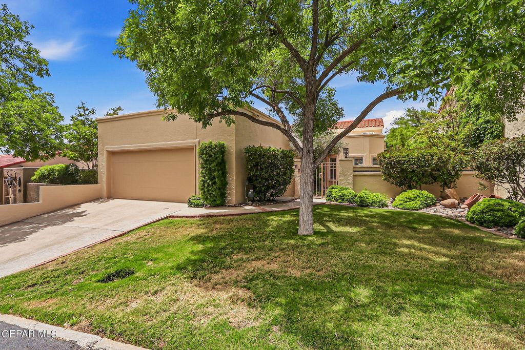 Photo of 1013 LOS JARDINES Circle, El Paso, TX 79912 (MLS # 943542)