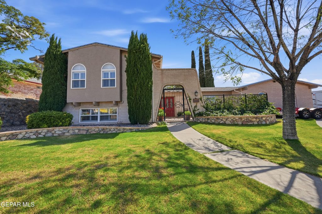 Photo of 6416 LOS ROBLES Drive, El Paso, TX 79912 (MLS # 943426)
