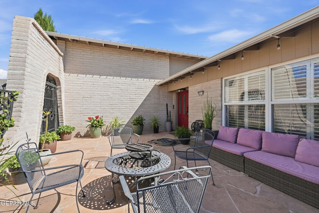 Photo of 6416 LOS ROBLES Drive, El Paso, TX 79912 (MLS # 943426)