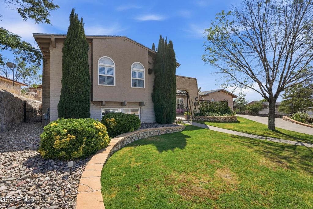 Photo of 6416 LOS ROBLES Drive, El Paso, TX 79912 (MLS # 943426)
