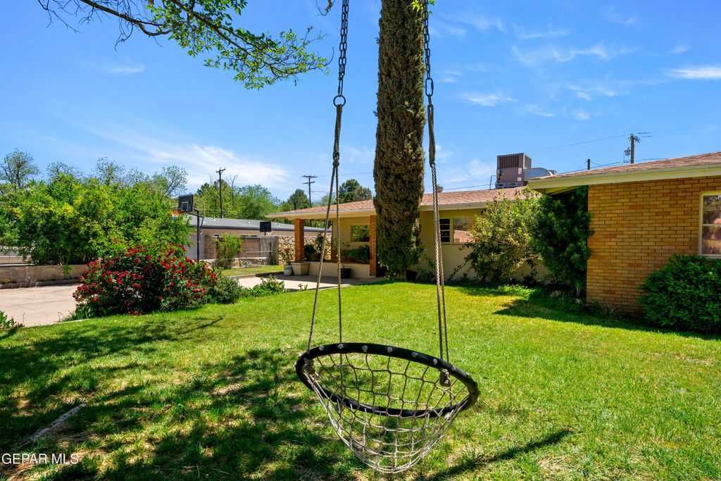 Photo of 214 HERMOSA Lane, El Paso, TX 79922 (MLS # 936745)