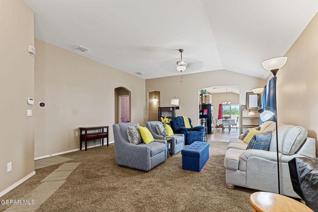 Photo of 204 FLOR BORRAJA, Socorro, TX 79927 (MLS # 930496)