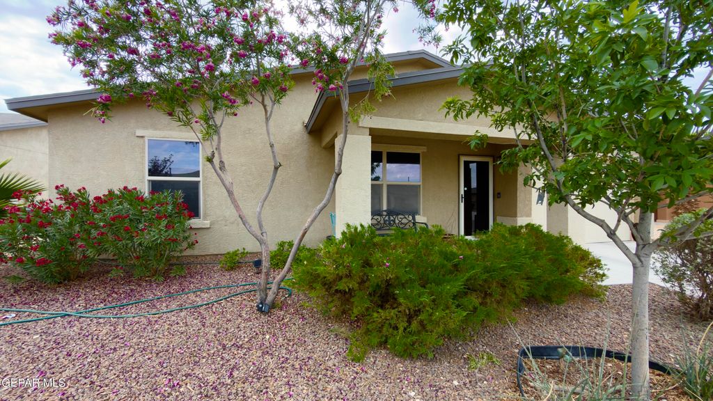 Photo of 920 Talavera Drive, Horizon City, TX 79928 (MLS # 944513)