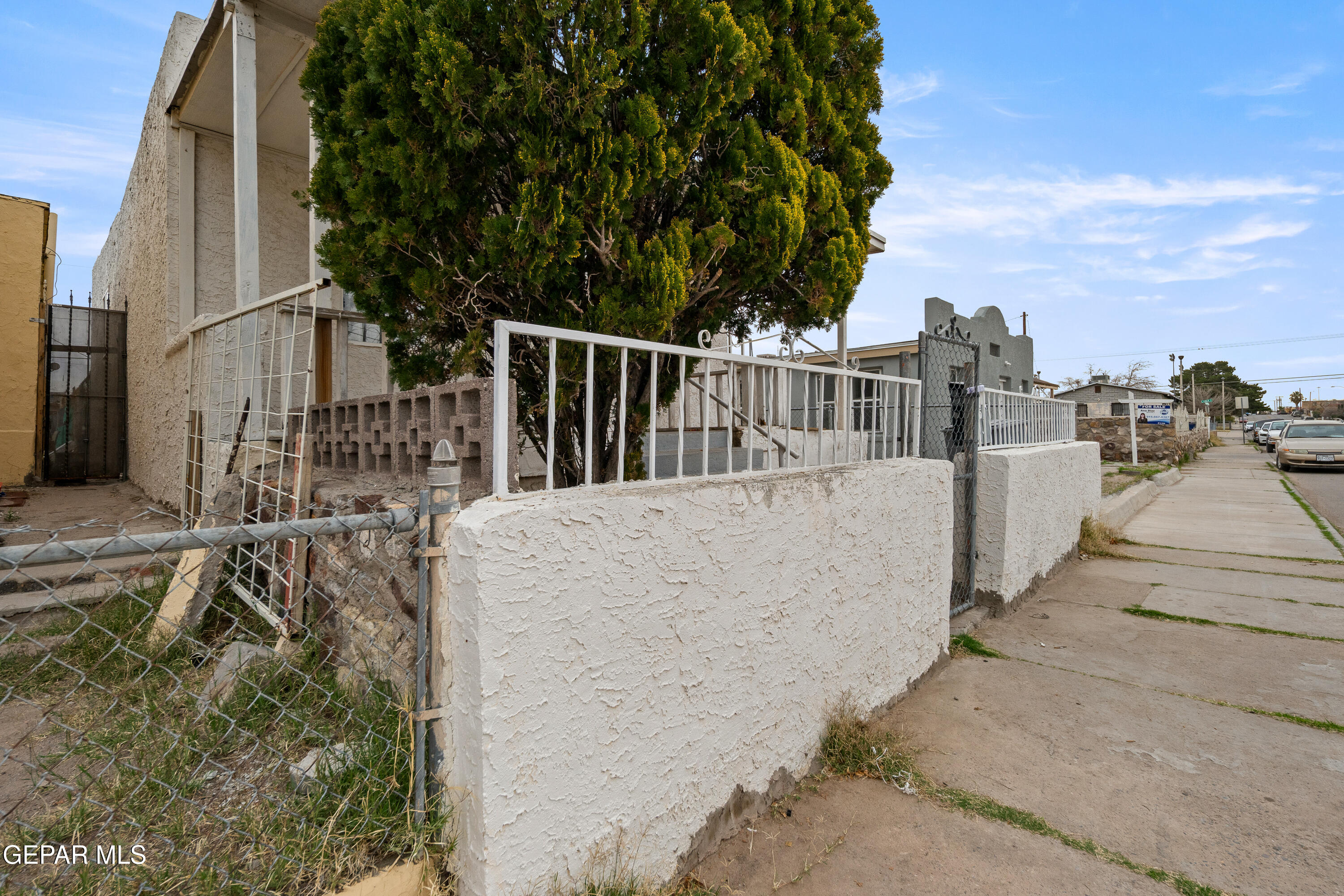 3315 E MISSOURI Avenue