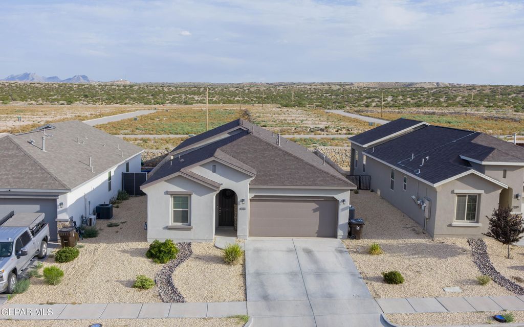 Photo of 833 Via Glorieta, Sunland Park, NM 88063 (MLS # 946227)