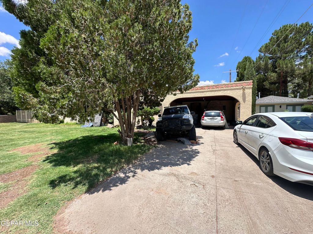 Photo of 215 HERMOSA Lane, El Paso, TX 79922 (MLS # 948048)
