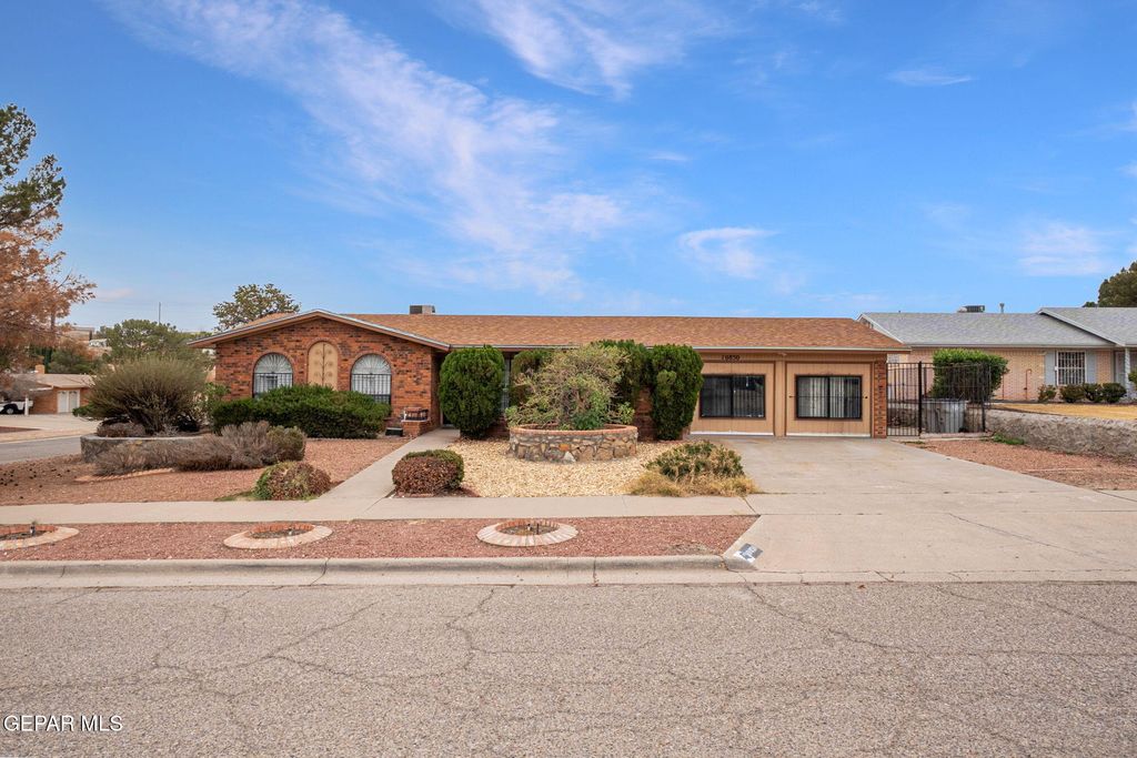 Photo of 10850 VALLE GRANDE Court, El Paso, TX 79935 (MLS # 936283)