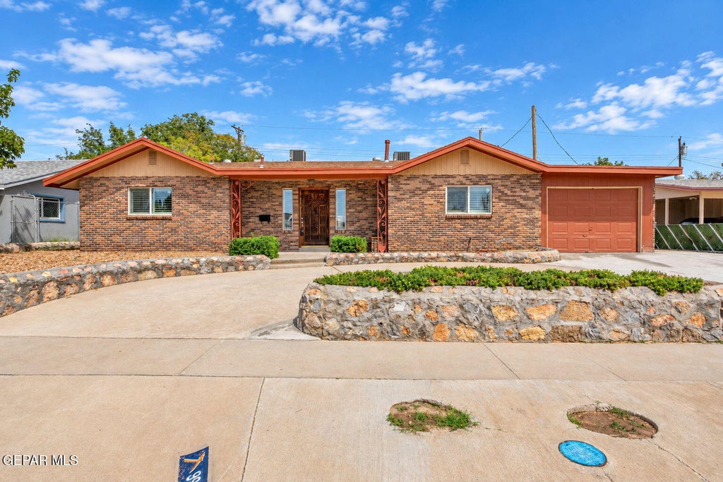 Photo of 9961 DEBBIE Drive, El Paso, TX 79925 (MLS # 951495)