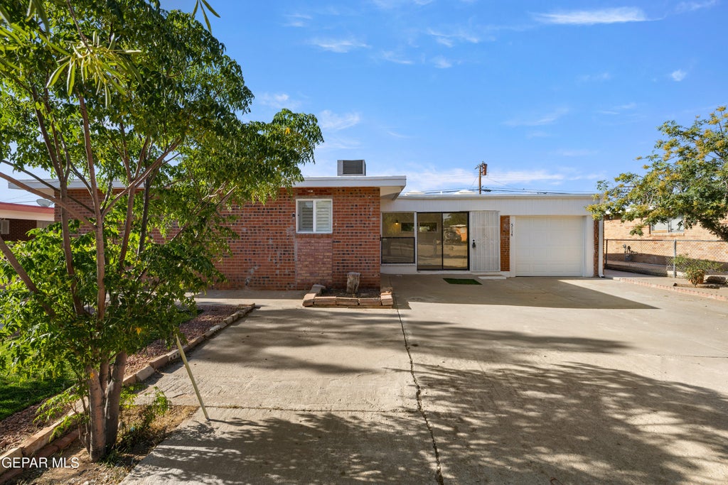 Photo of 5114 BEALS Street, El Paso, TX 79924 (MLS # 950031)