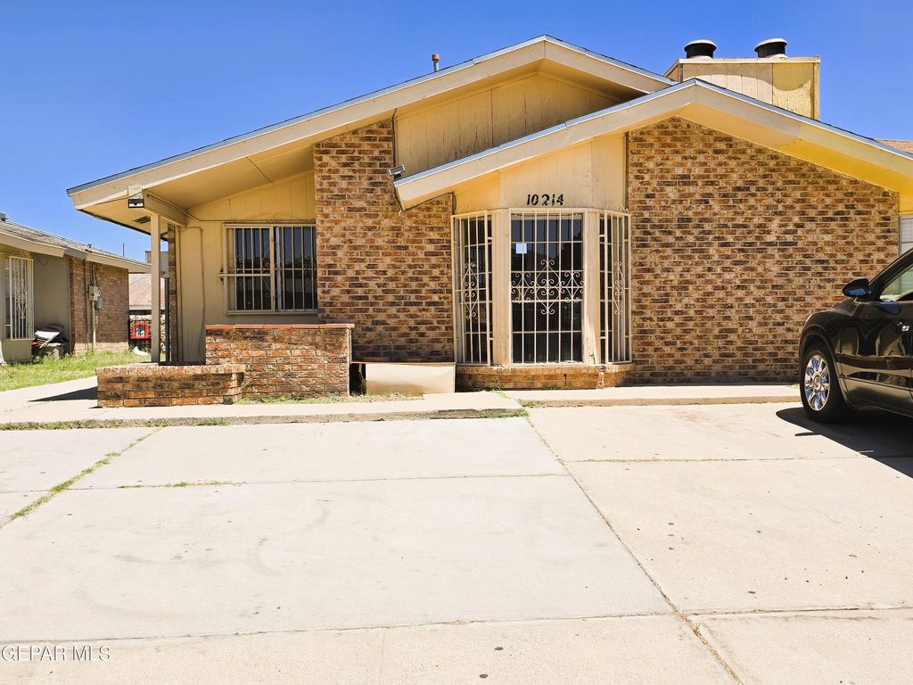 Photo of 10214 SILVER STRAND Place, El Paso, TX 79924 (MLS # 943681)