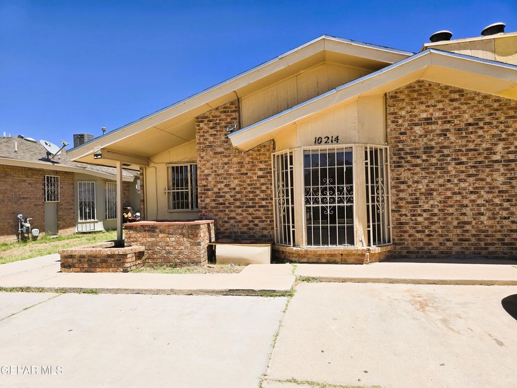 Photo of 10214 SILVER STRAND Place, El Paso, TX 79924 (MLS # 943681)