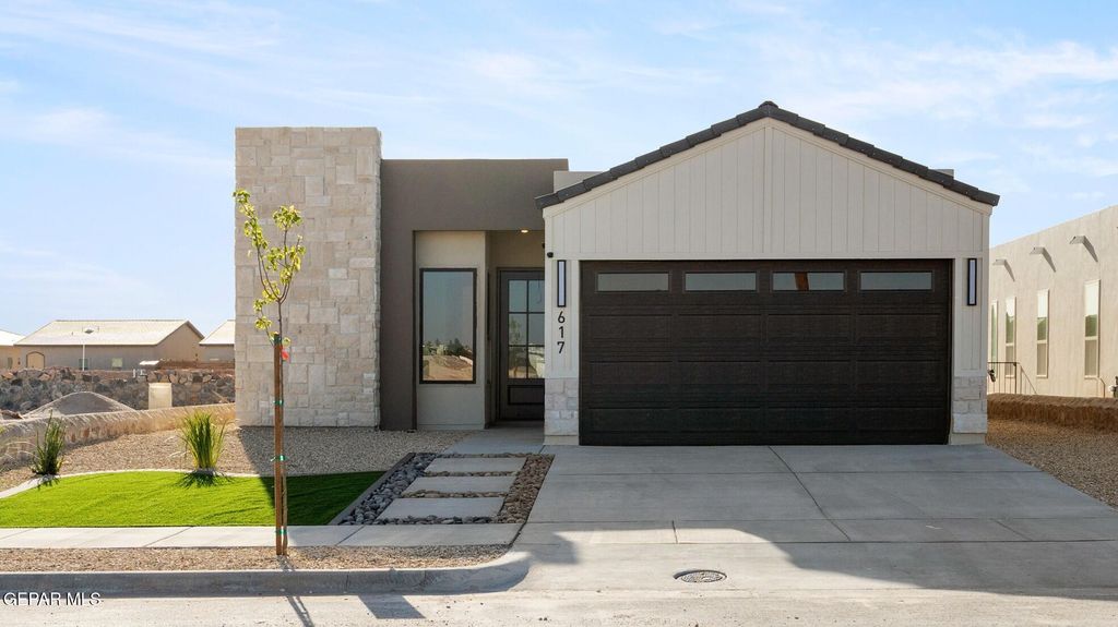 Photo of 617 Paseo De La Reina Street, Horizon City, TX 79928 (MLS # 940535)