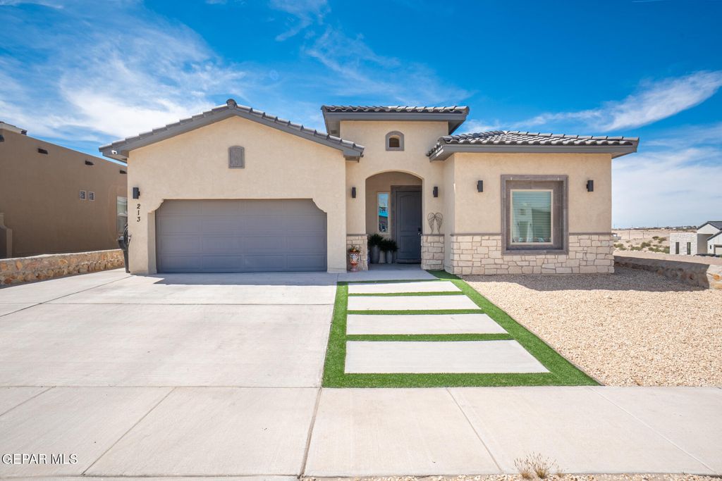 Photo of 213 EMERALD GOLD Place, Horizon City, TX 79928 (MLS # 941249)