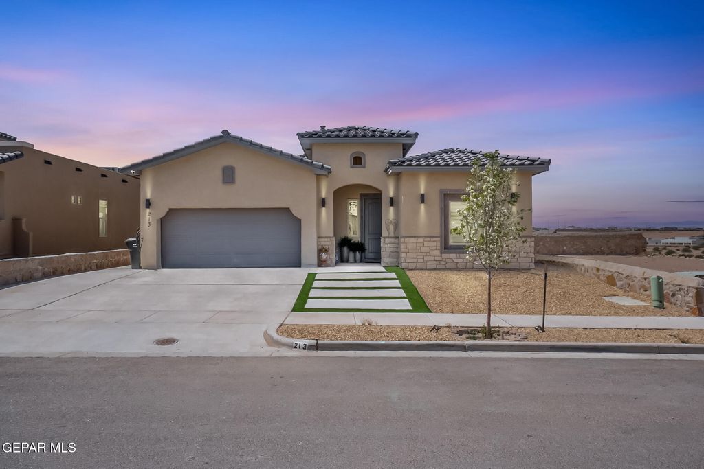 Photo of 213 EMERALD GOLD Place, Horizon City, TX 79928 (MLS # 941249)